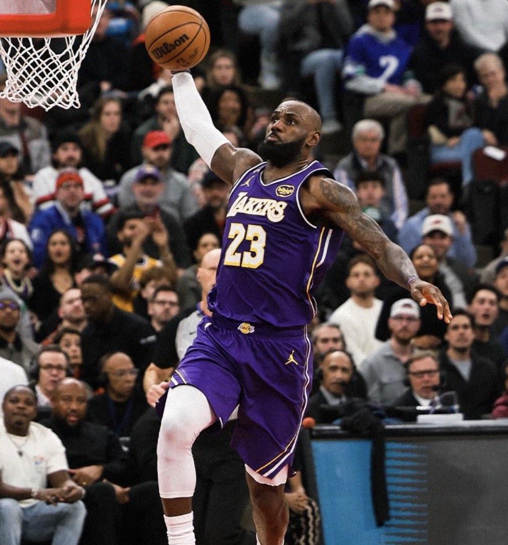 半岛体育-詹姆斯半场20分，成为NBA历史首位41岁后半场砍20+得分球员